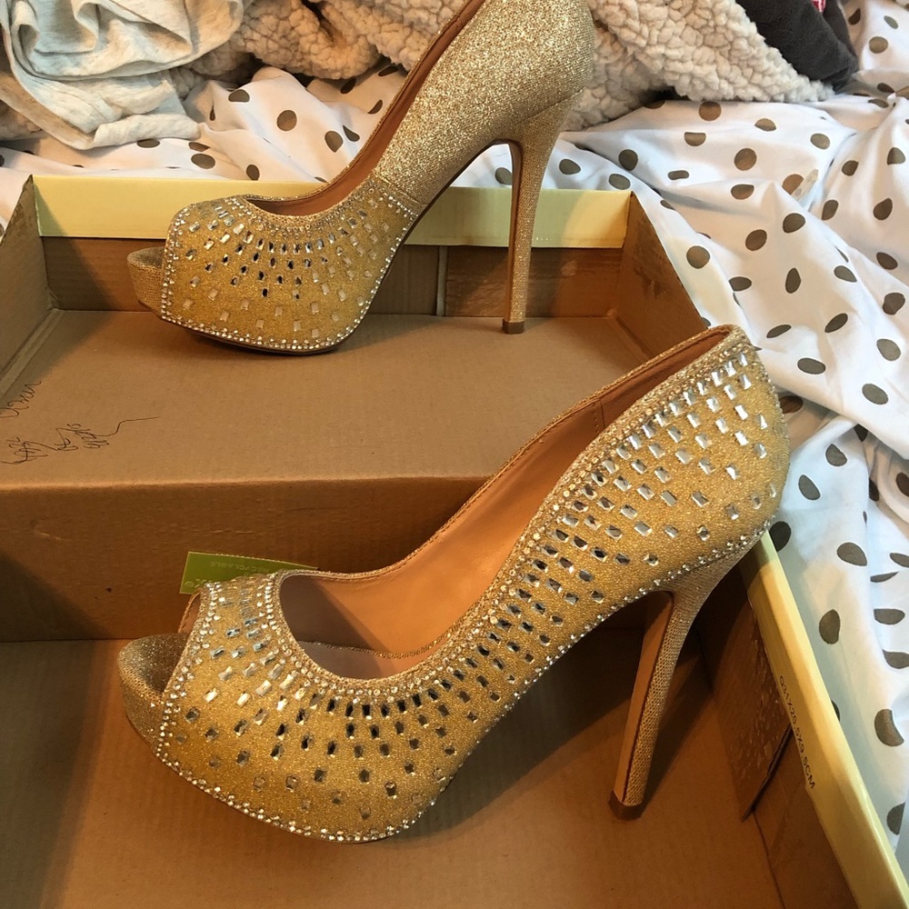 Heels - Picture 3 of 3